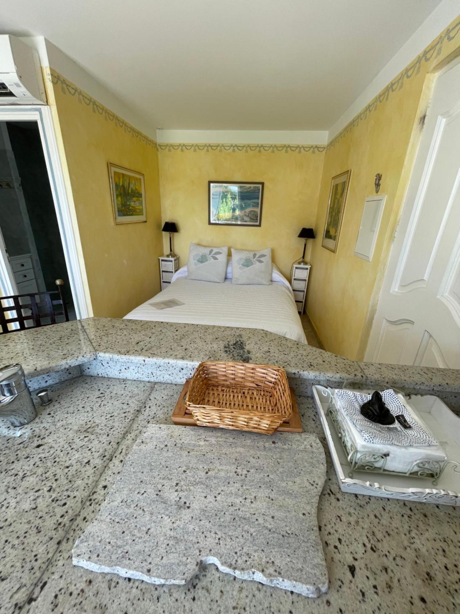 La Tarentane Hotel Grimaud Eksteriør billede
