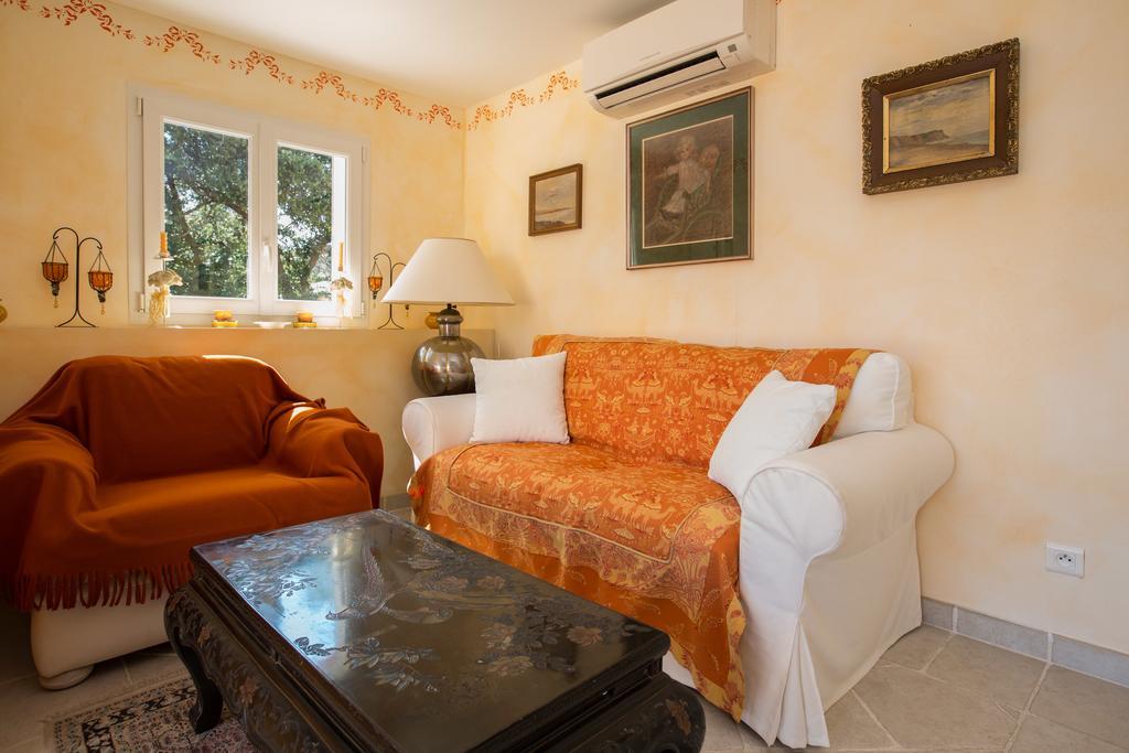 La Tarentane Hotel Grimaud Eksteriør billede
