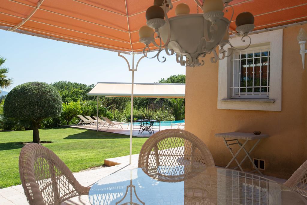 La Tarentane Hotel Grimaud Eksteriør billede